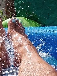 Aquatic foot pampering