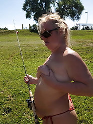 All-natural experienced mistress is posing seminaked