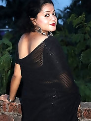 Dazzling older girl is fingering herself